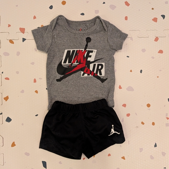 6-9M Nike Air Baby 2-Piece Set - Onesie & Shorts - Picture 1 of 5